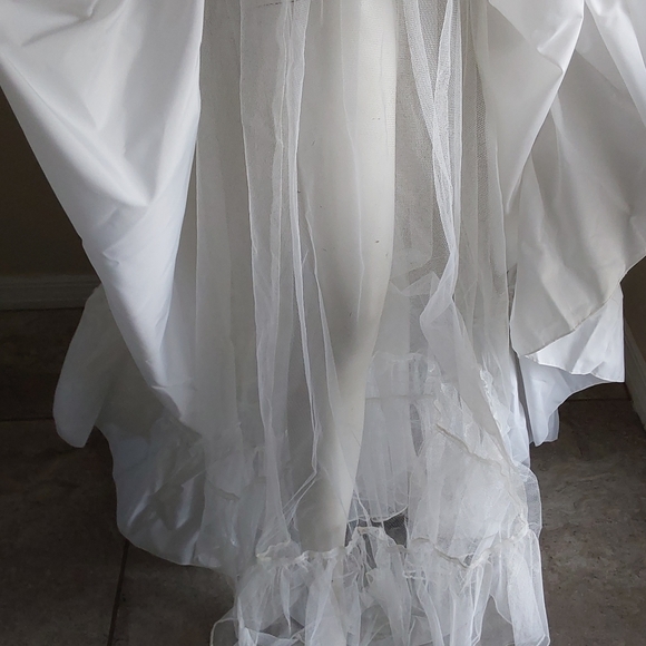 VINTAGE MIKE BENET FORMAL WHITE PUFFY SLEEVES DRESS - Picture 10 of 12